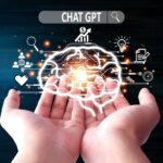 ChatGPT Chatta med AI eller artificiell intelligens Båda händerna kommer att stödja huvudikonen.