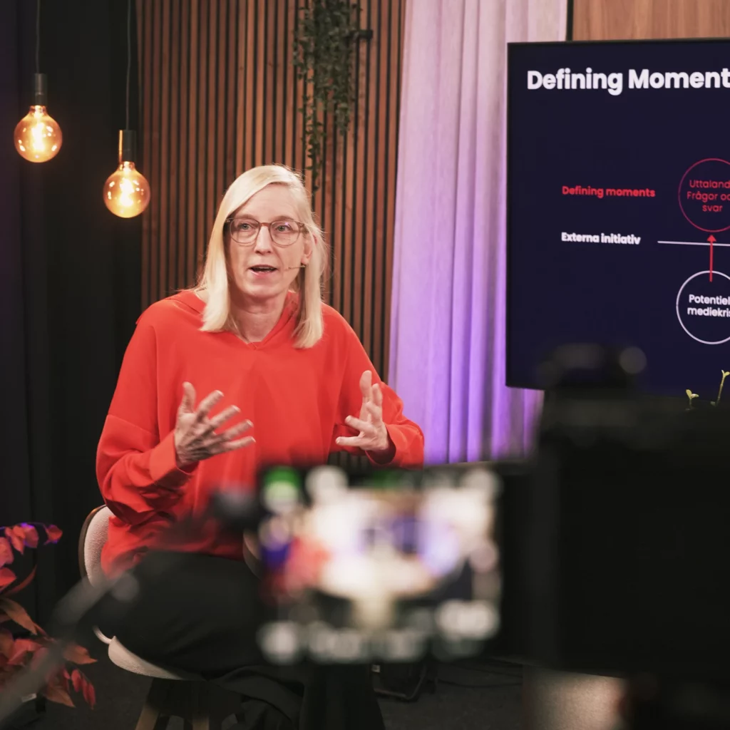 Kommunikationsexpert presenterar Defining Moments-ramverk vid strategisk kommunikationsutbildning